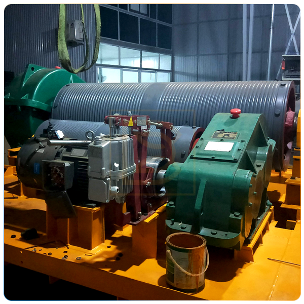 Xe con cầu trục 30/5 Tấn tại Đông Anh, Hà Nội