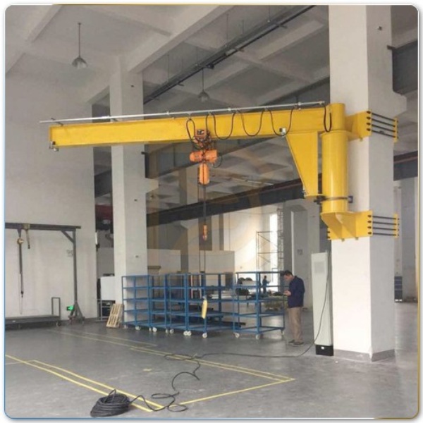 Cần trục quay áp cột