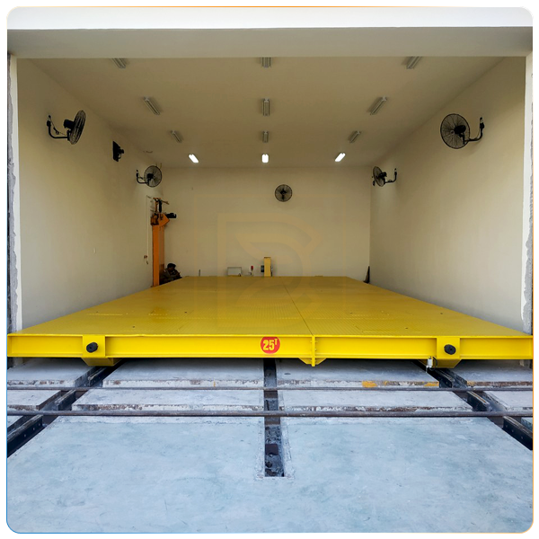 Xe goòng chở thành phẩm