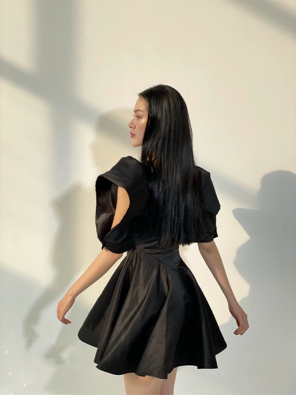 Váy khoét vai cổ tròn HQ họa tiết hoa Pleated  sakurafashionvn