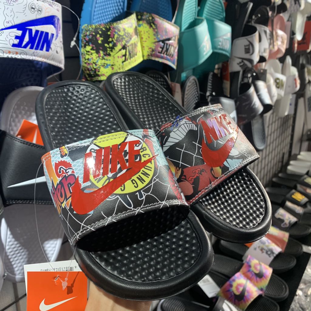 Nike Cartoon Chữ Đỏ