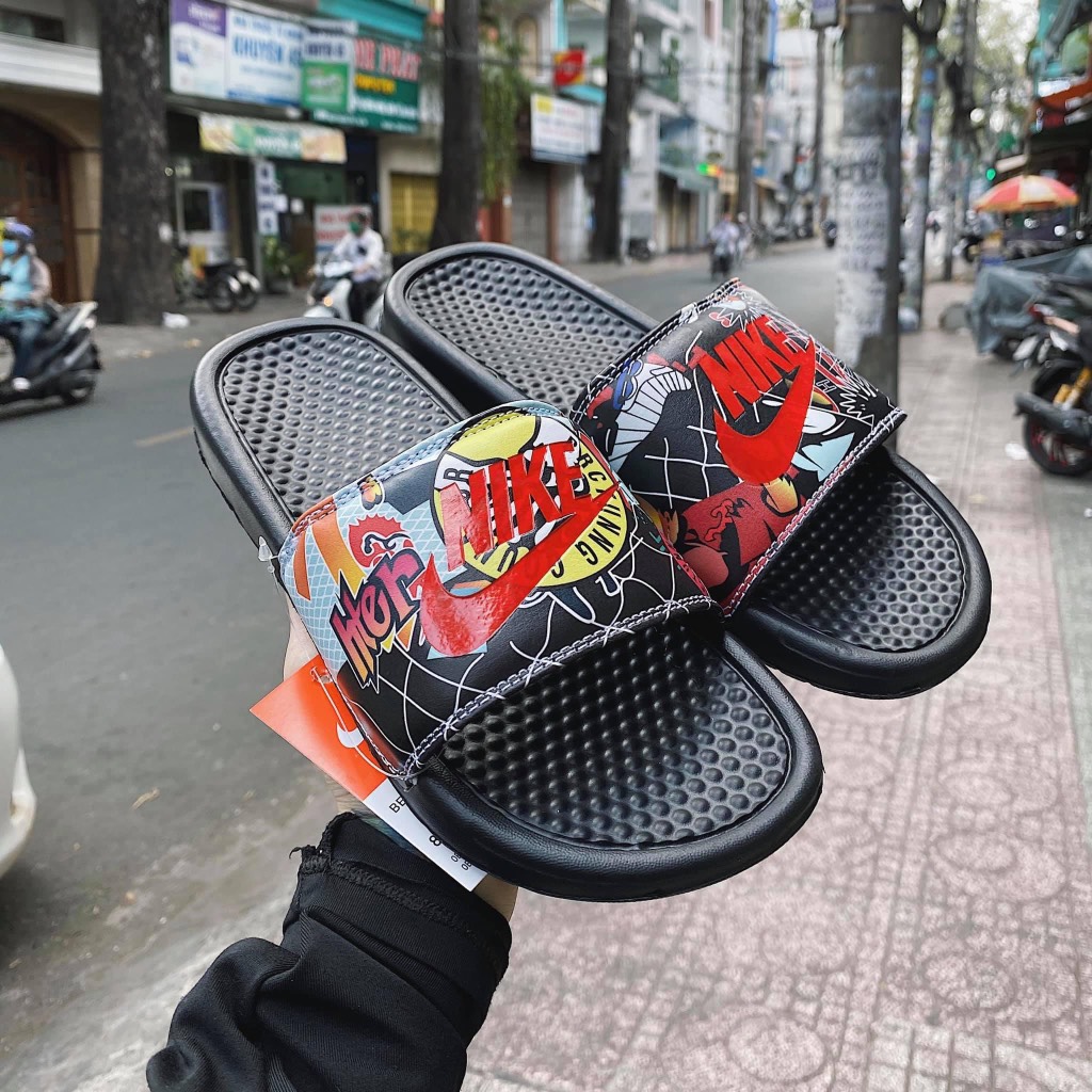 Nike Cartoon Chữ Đỏ