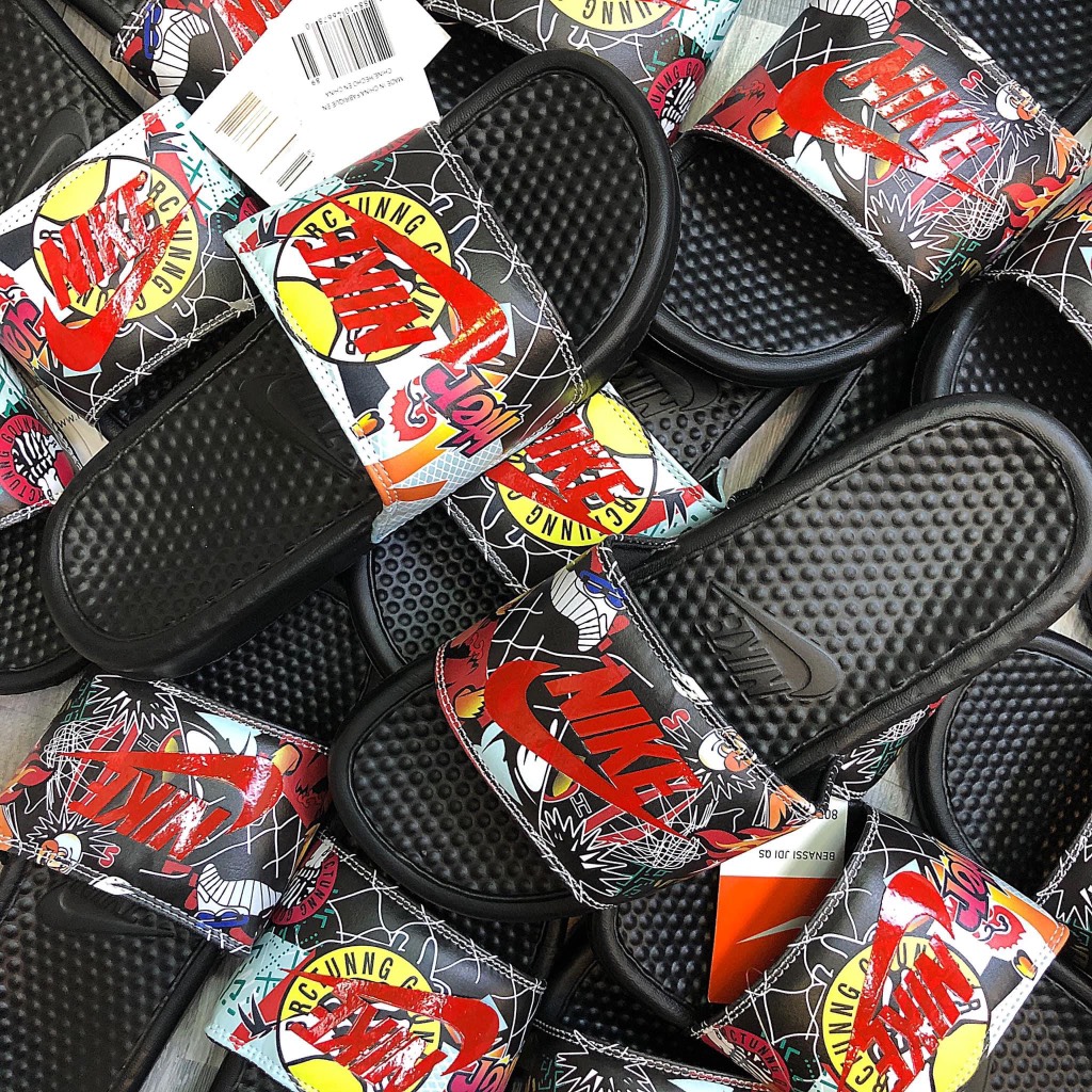 Nike Cartoon Chữ Đỏ
