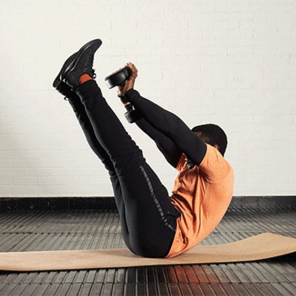 Bài tập bụng Dumbbell V-Sits