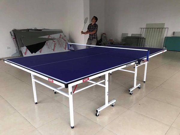 Khách hàng dùng thử bàn bóng bàn KAMITO KM6815