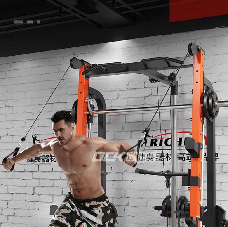 Hình ảnh tập cơ tay ngực với bộ khung gánh tạ đa năng K8 NEW
