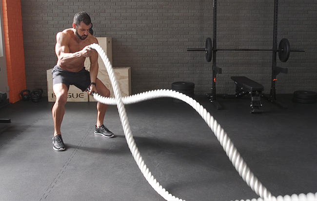 Động tác battle ropes đốt cháy calo tốt nhất trong tập thể hình