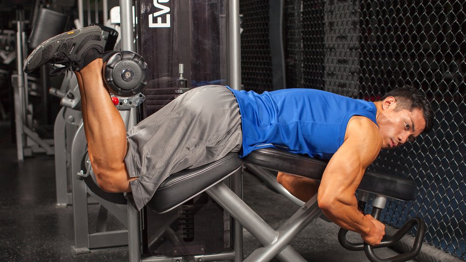 Bài tập Hamstring với máy tập chuyên dụng - Lying Leg Curls
