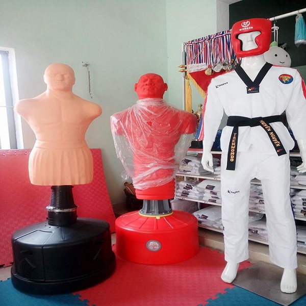 Hình ảnh thực tế về hình nộm người tập võ