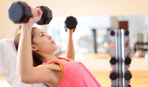 Tập luyện tạ tay cùng với cường độ phù hợp