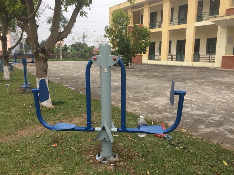 Hình ảnh lắp đặt thiết bị ngoài trời tập đẩy chân
