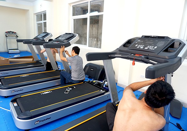 Lắp máy chạy bộ phòng tập
