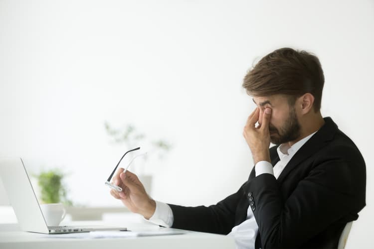 Giật mắt phải liên tục chính là biểu hiện của bệnh lý
