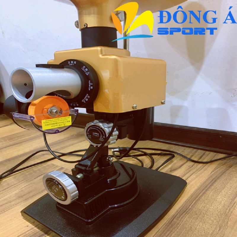Hình ảnh thực tế máy bắn bóng bàn Y&T V-981