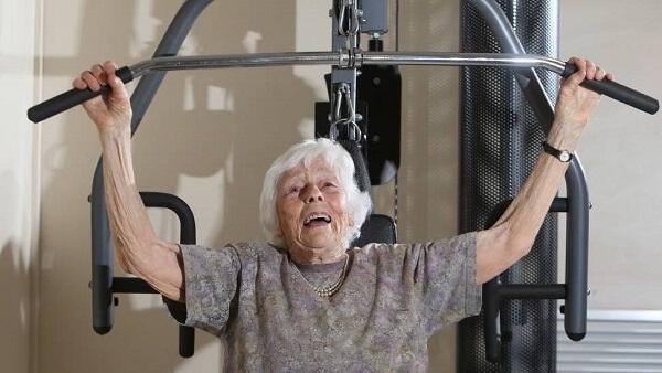 Người cao tuổi có nên sử dụng giàn tạ tại nhà hay không