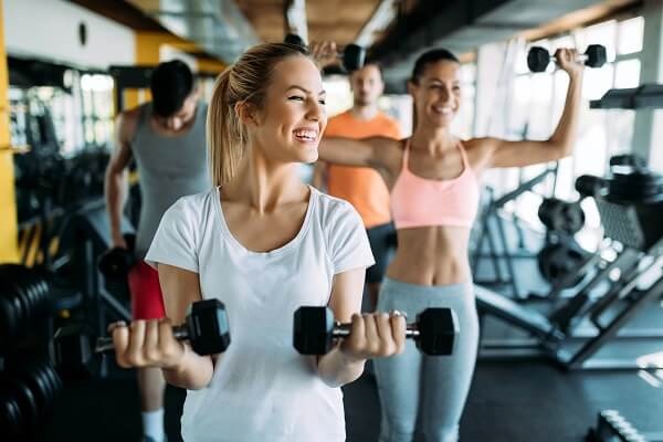Tập tạ tay có bị lùn hay không