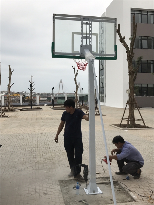 thi công dụng cụ thể thao ngoài trời