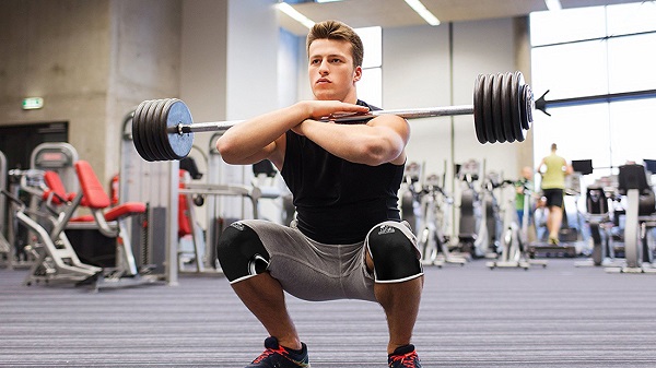 Bài tập squat giữ tạ trước ngực