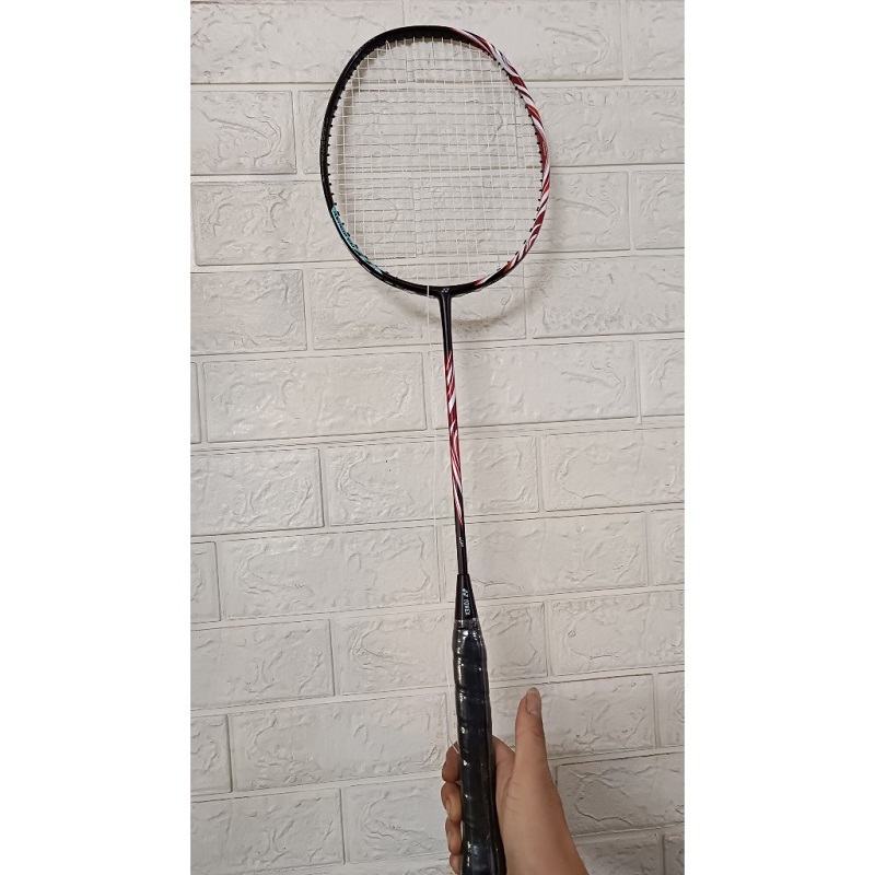 Vợt cầu lông Yonex Astrox 100zz khung carbon nhẹ mức căng 10kg 11kg màu đỏ vằn