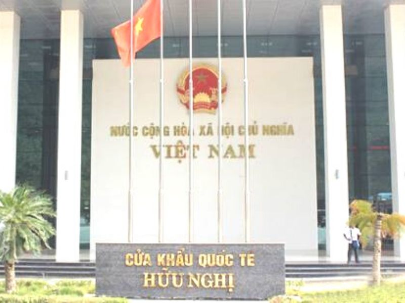 Vận chuyển hàng qua cửa khẩu quốc tế Hữu Nghị
