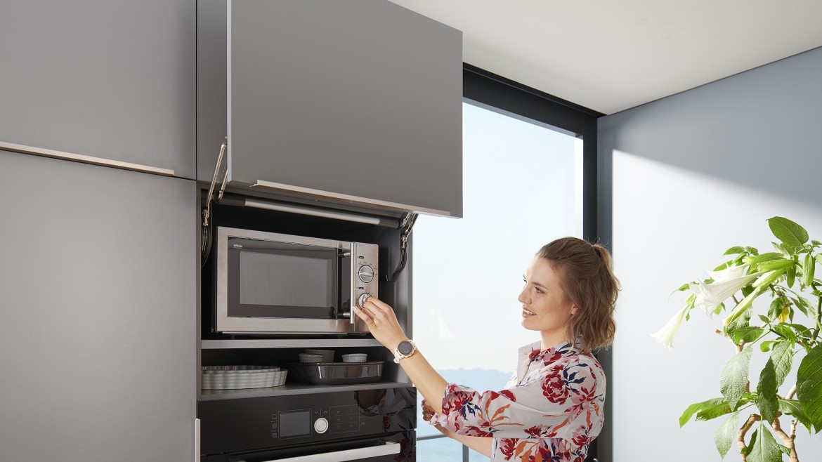 TAY NÂNG BLUM AVENTOS HL