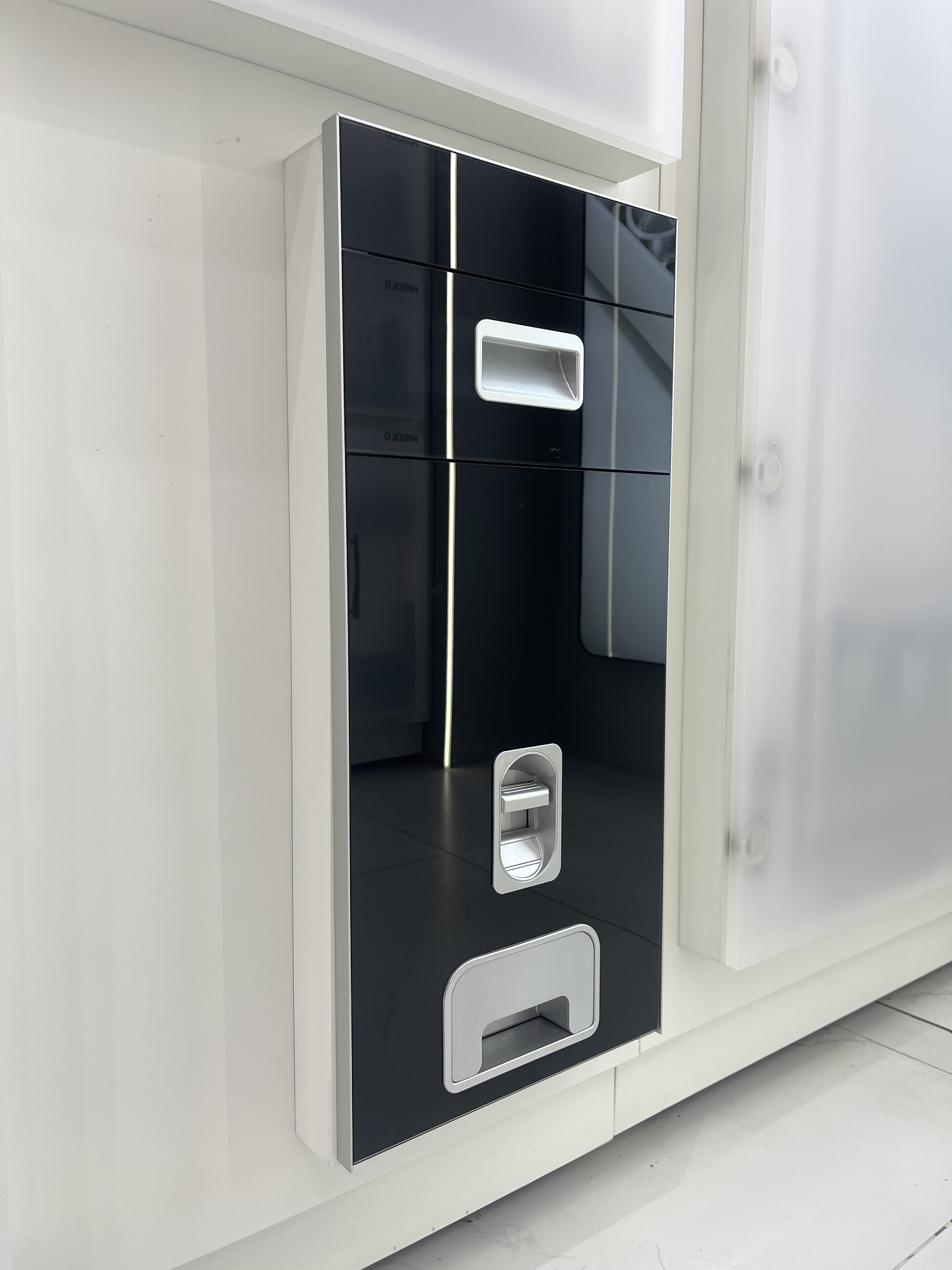 THÙNG GẠO MẶT GƯƠNG HIGOLD