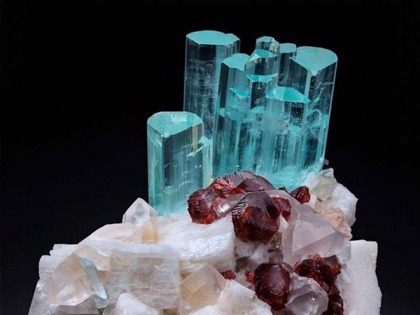 Đá quý Đá Aquamarine là gì? cách hình thành ra Đá Aquamarine trong tự nhiên