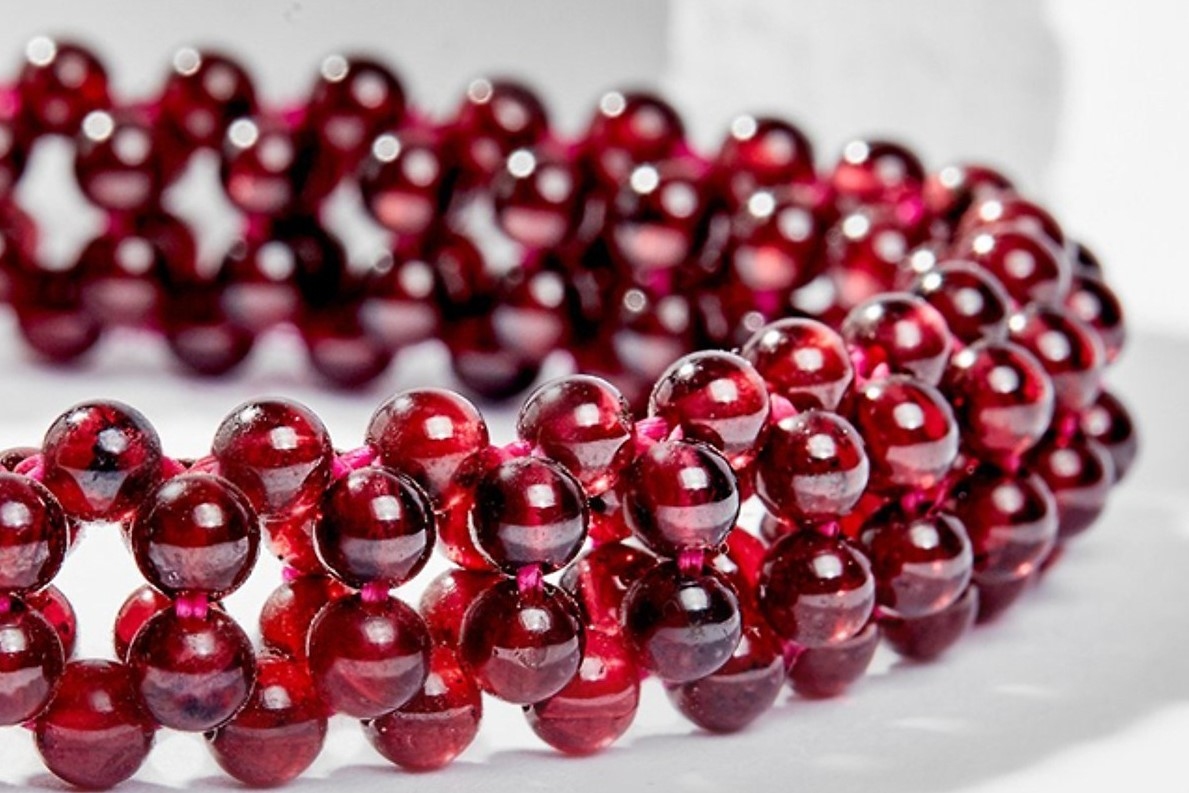 Đá Garnet hay còn gọi là Ngọc Hồng Lựu là một loại đá quý từ tự nhiên