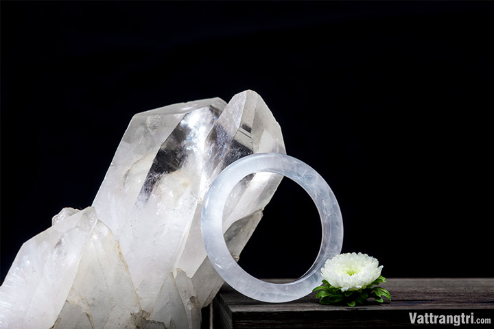 Đá Thạch Anh Trắng là biểu tượng của sự tinh khiết và cân bằng
