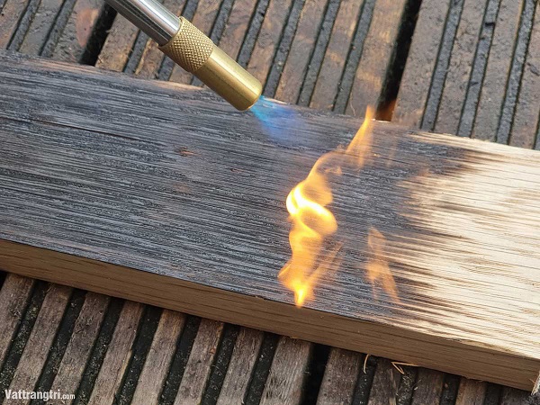 Gỗ biến tính cacbon hoá bề mặt là gì?