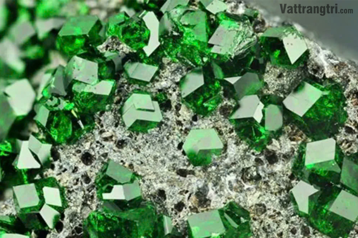 Ngọc lục bảo (Emerald) là gì? Cách hình thành Ngọc lục bảo trong tự nhiên