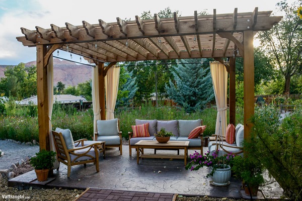 Trang trí ngoài trời tạo nên không gian sống xanh mát và thư giãn