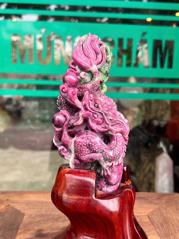 Thần Long Hộ Chủ Hồng Ngọc Ruby - Đẳng Cấp Trưng Bày