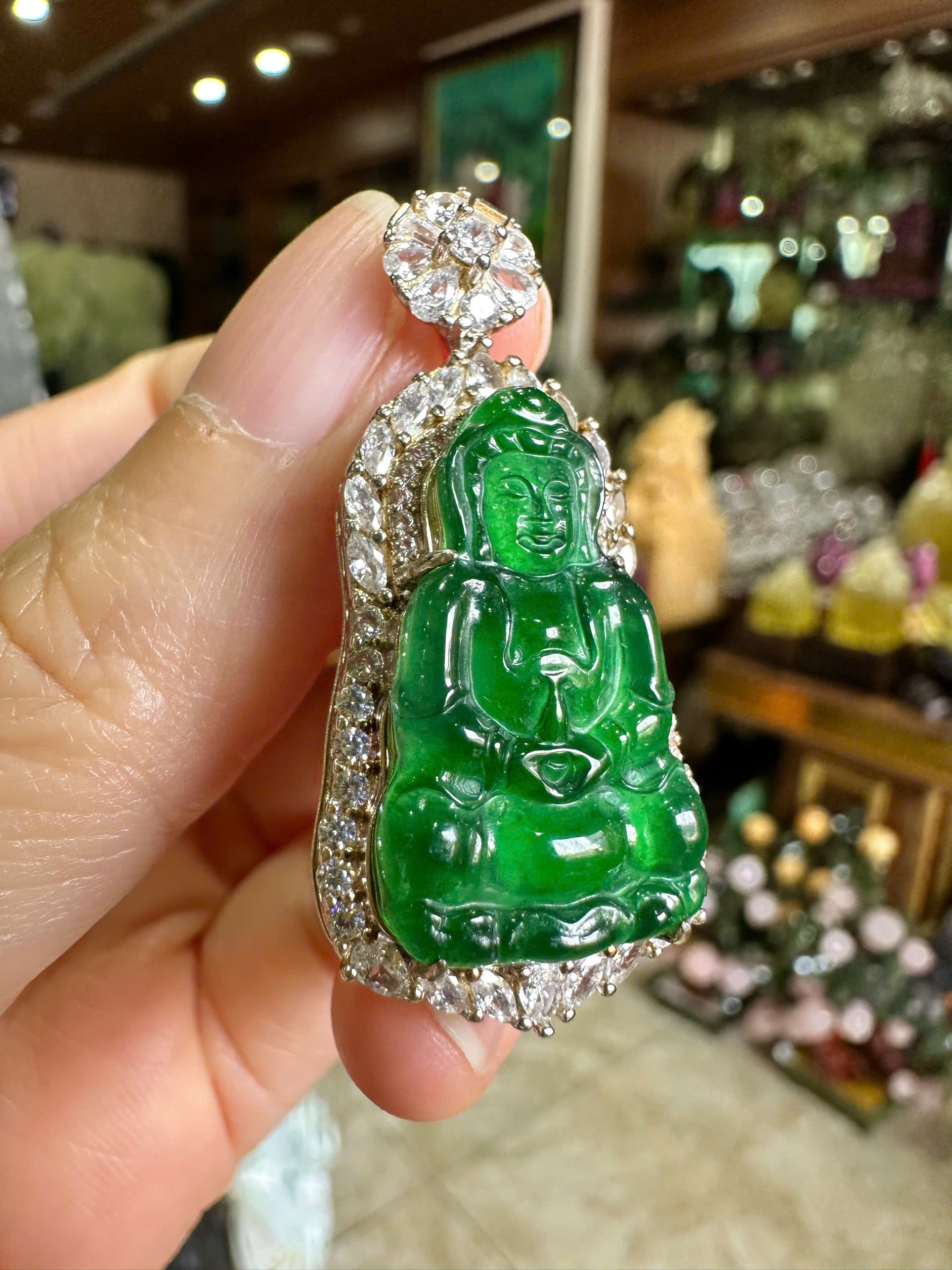 Quan Âm Bồ Tát Ngọc Phỉ Thúy Đế Vương Lục Đại Từ Đại Bi, Gia Trì Hộ Độ