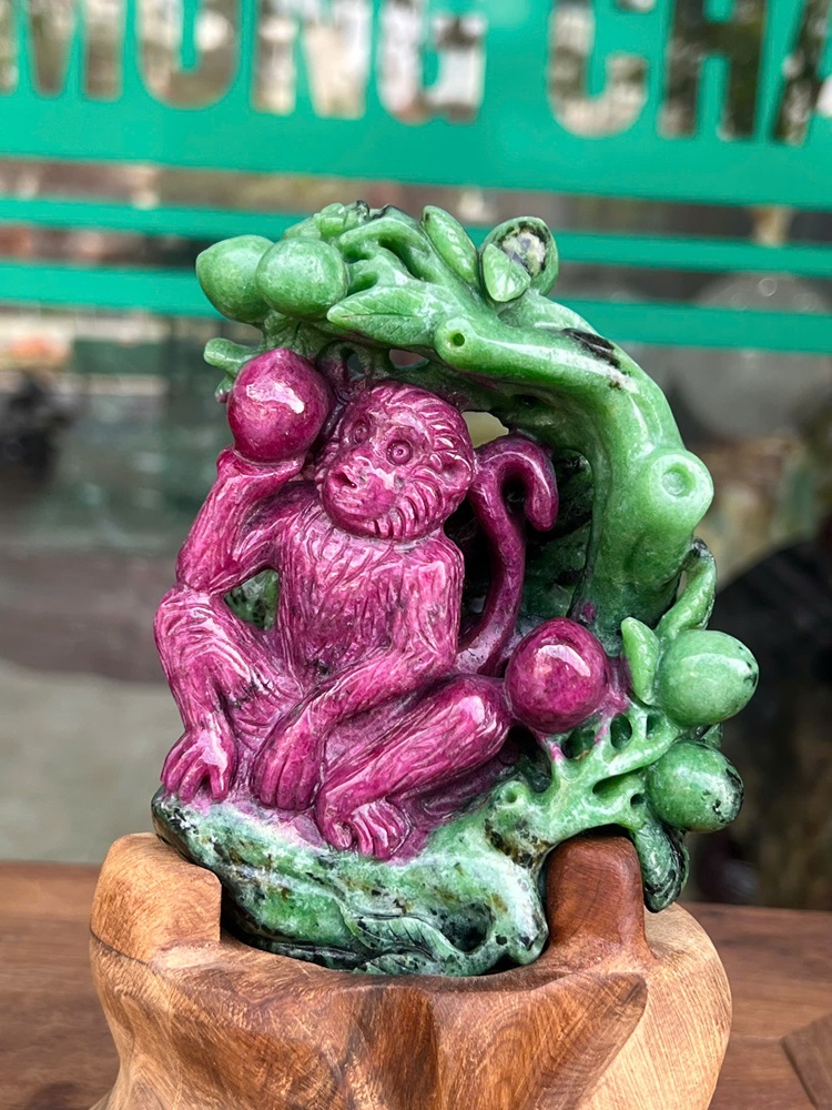 Tuổi Thân Hồng Ngọc Ruby Tự Nhiên - Trang Trí Phong Khách Cao Cấp