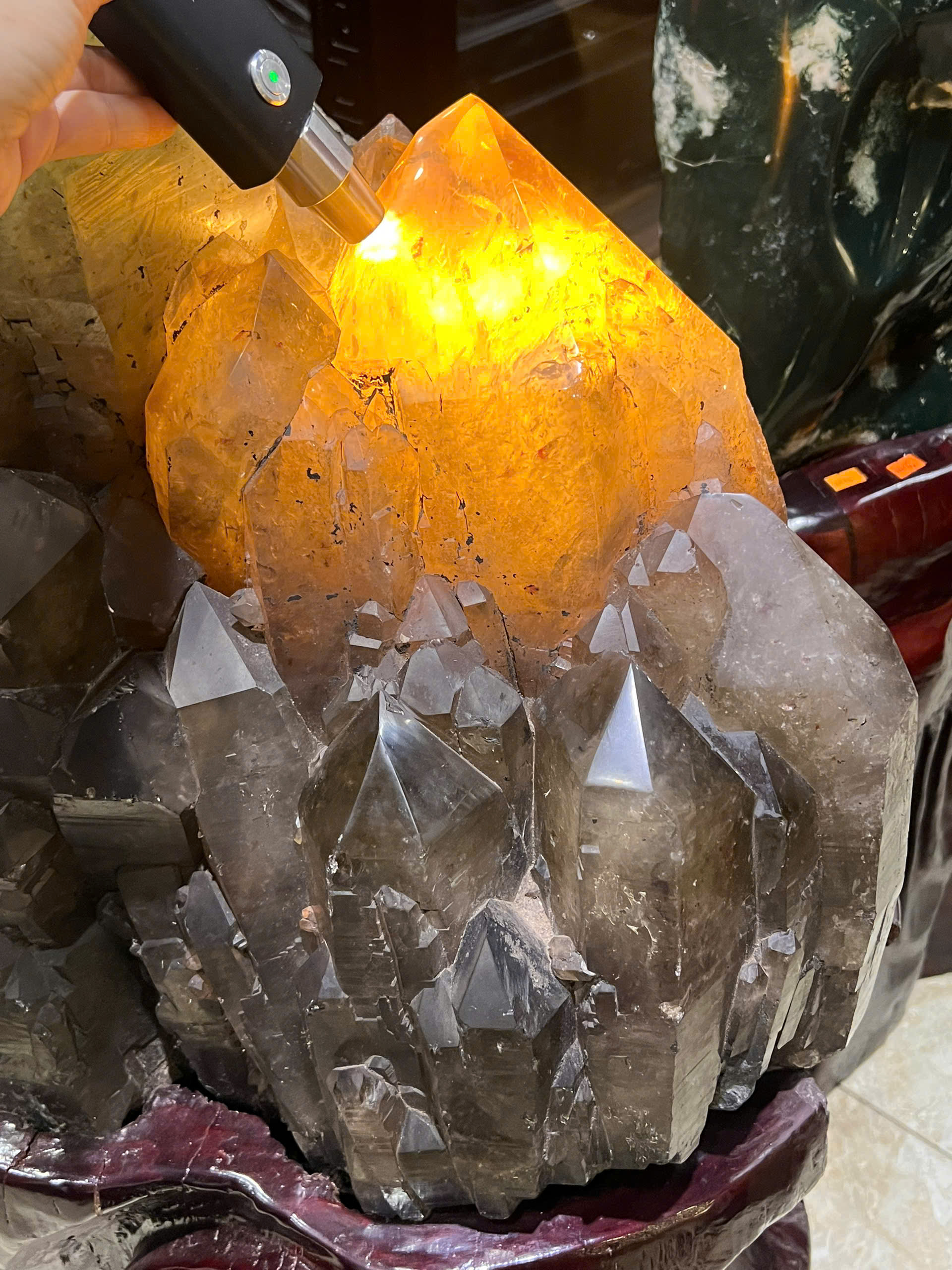Trụ Tinh Thể Thạch Anh Vàng Trấn Trạch Tụ Tài
