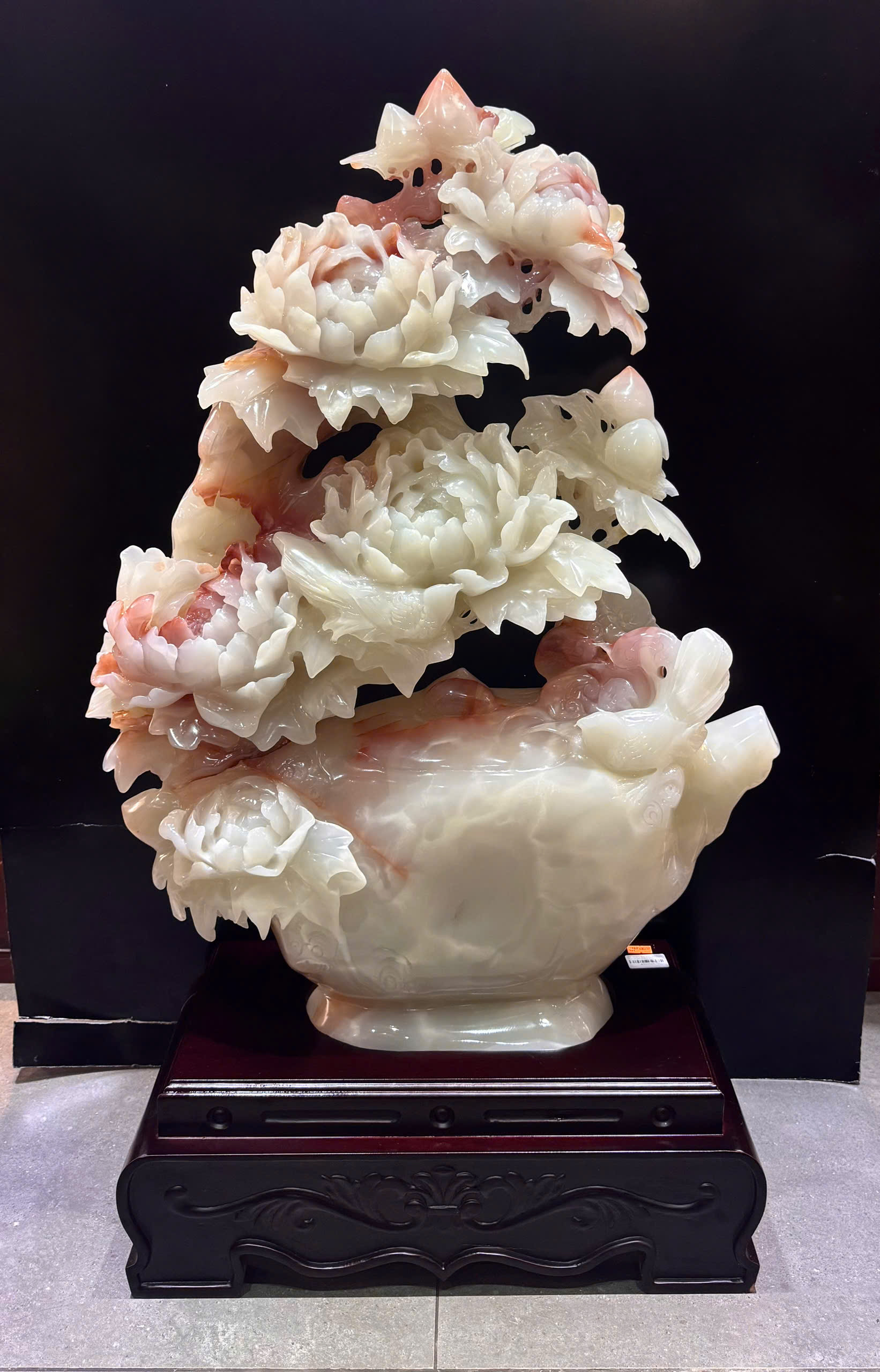 Ấm Trà Hoa Mẫu Đơn Ngọc Onyx Huyết Kích Hoạt Phú Quý Và Gia Đạo Viên Mãn