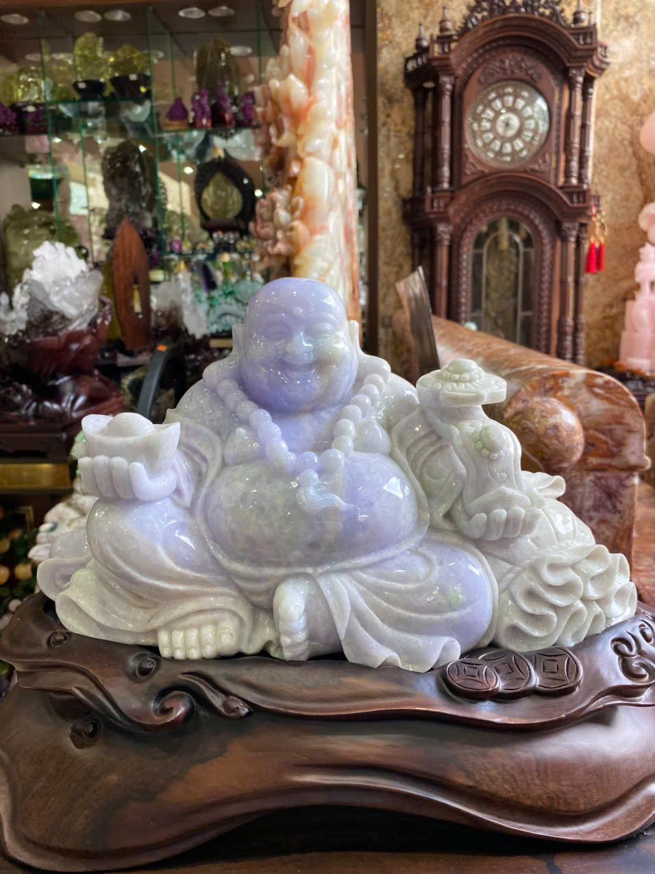 Tượng Phật Di Lặc Ngọc Phỉ Thúy Tím Tử Lan Hiện Thân Của Nụ Cười An Lạc Và Sự Thịnh Vượng