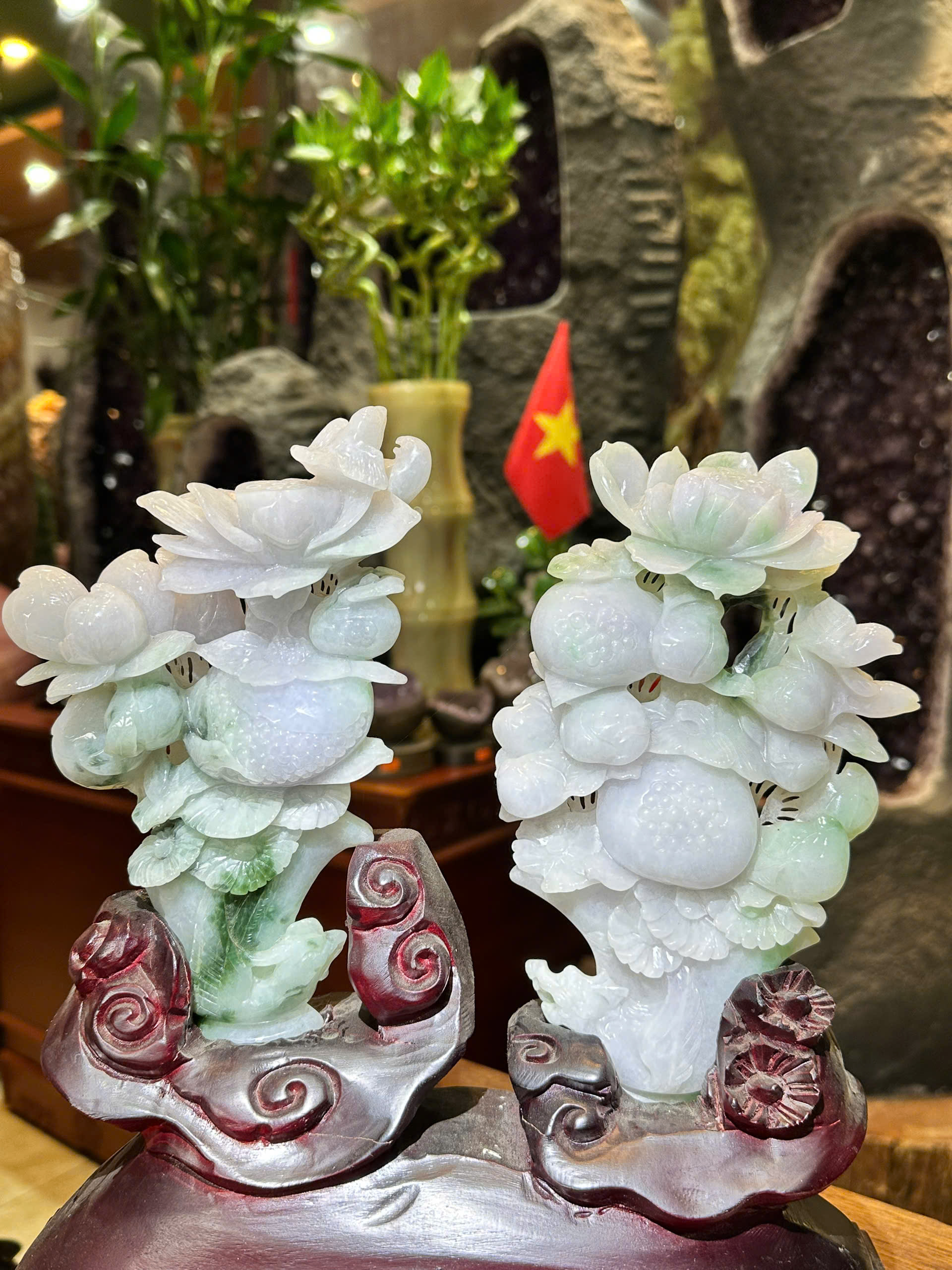 Bông Liên Hoa Ngọc Phỉ Thúy – Biểu Tượng Thanh Tịnh, Gia Đạo Hòa Thuận Và Vượng Khí Trường Tồn