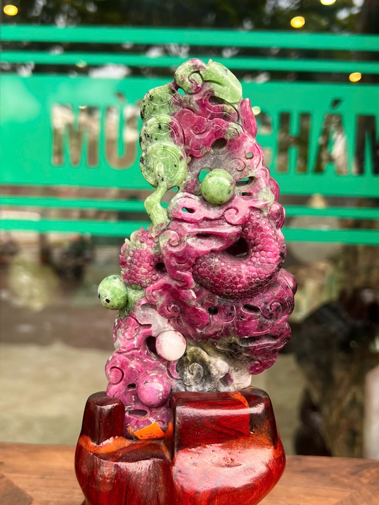 Thần Long Hộ Chủ Hồng Ngọc Ruby - Đẳng Cấp Trưng Bày