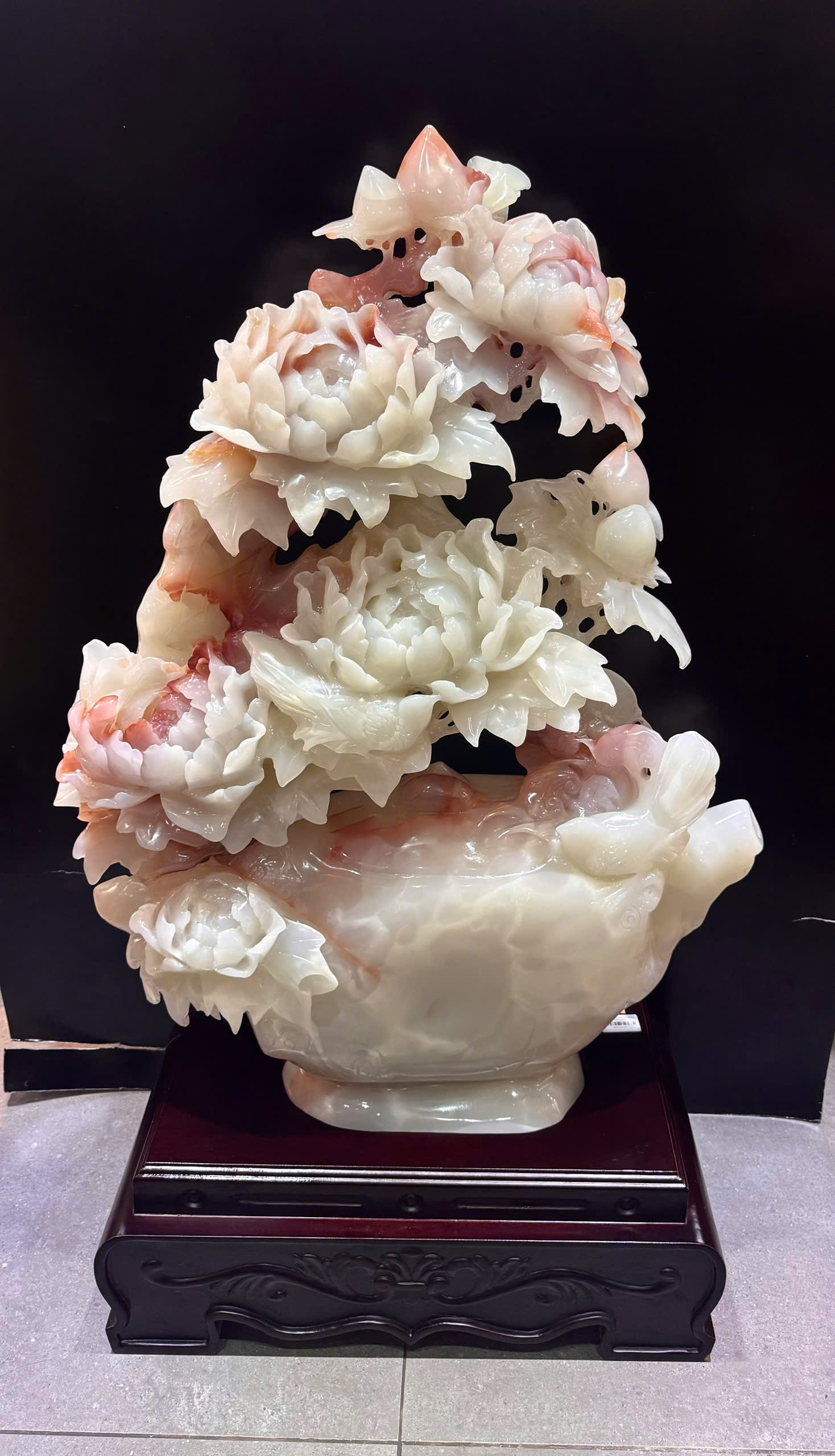 Ấm Trà Hoa Mẫu Đơn Ngọc Onyx Huyết Kích Hoạt Phú Quý Và Gia Đạo Viên Mãn