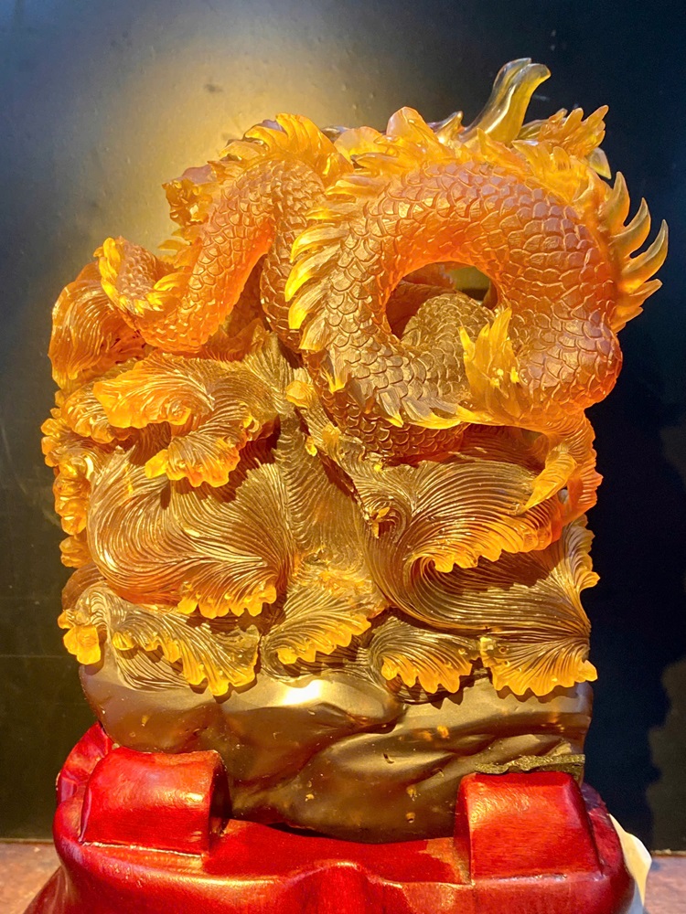 Nhất Long Vờn Ngọc Đá Hổ Phách Tự Nhiên