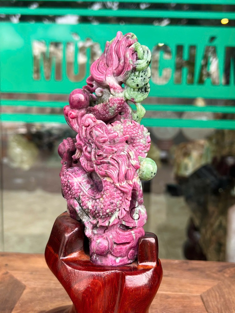 Thần Long Hộ Chủ Hồng Ngọc Ruby - Đẳng Cấp Trưng Bày