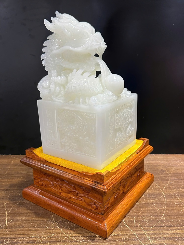 Ấn rồng ngọc onyx trắng vuông 26x14cm