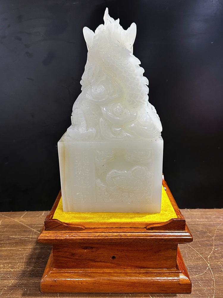 Ấn rồng ngọc onyx trắng vuông 26x14cm