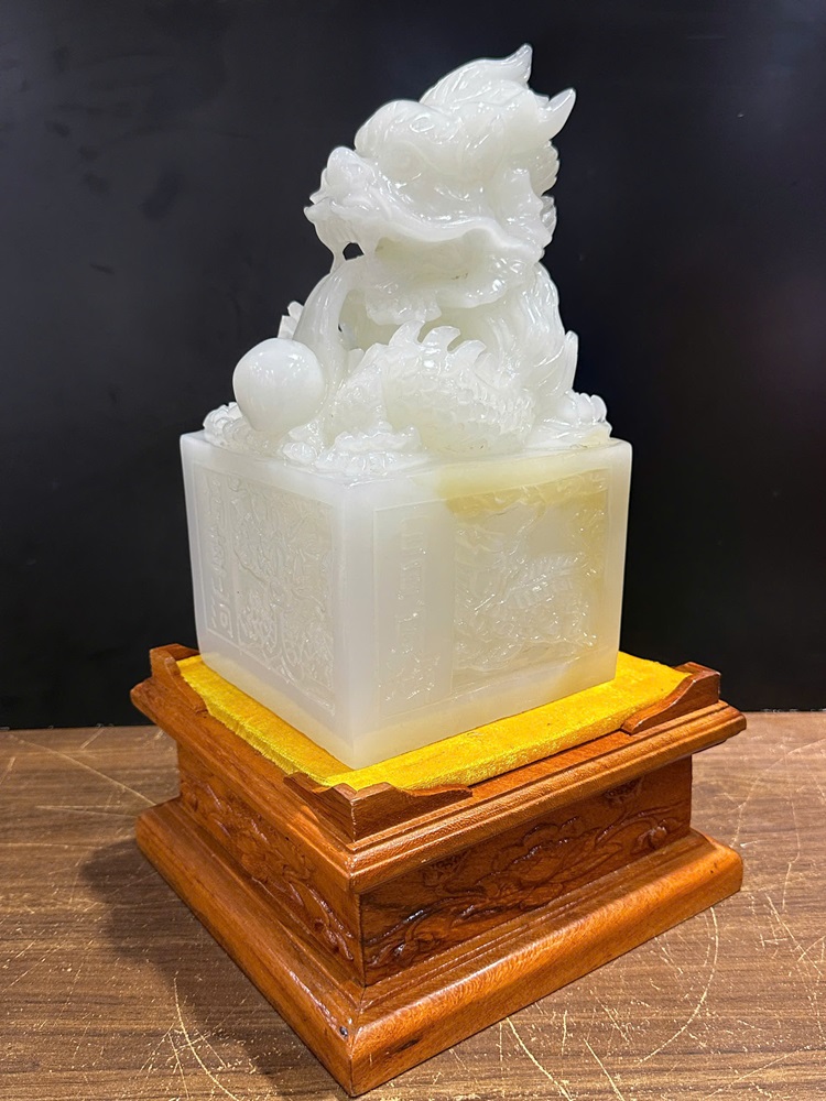 Ấn rồng ngọc onyx trắng vuông 26x14cm