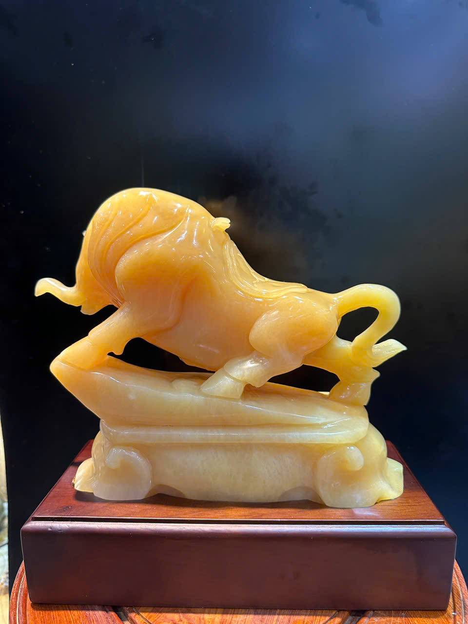 Bò Tót ngọc hoàng long biểu tượng tài chính bứt phá chí khí kiên cường và thịnh vượng bền lâu