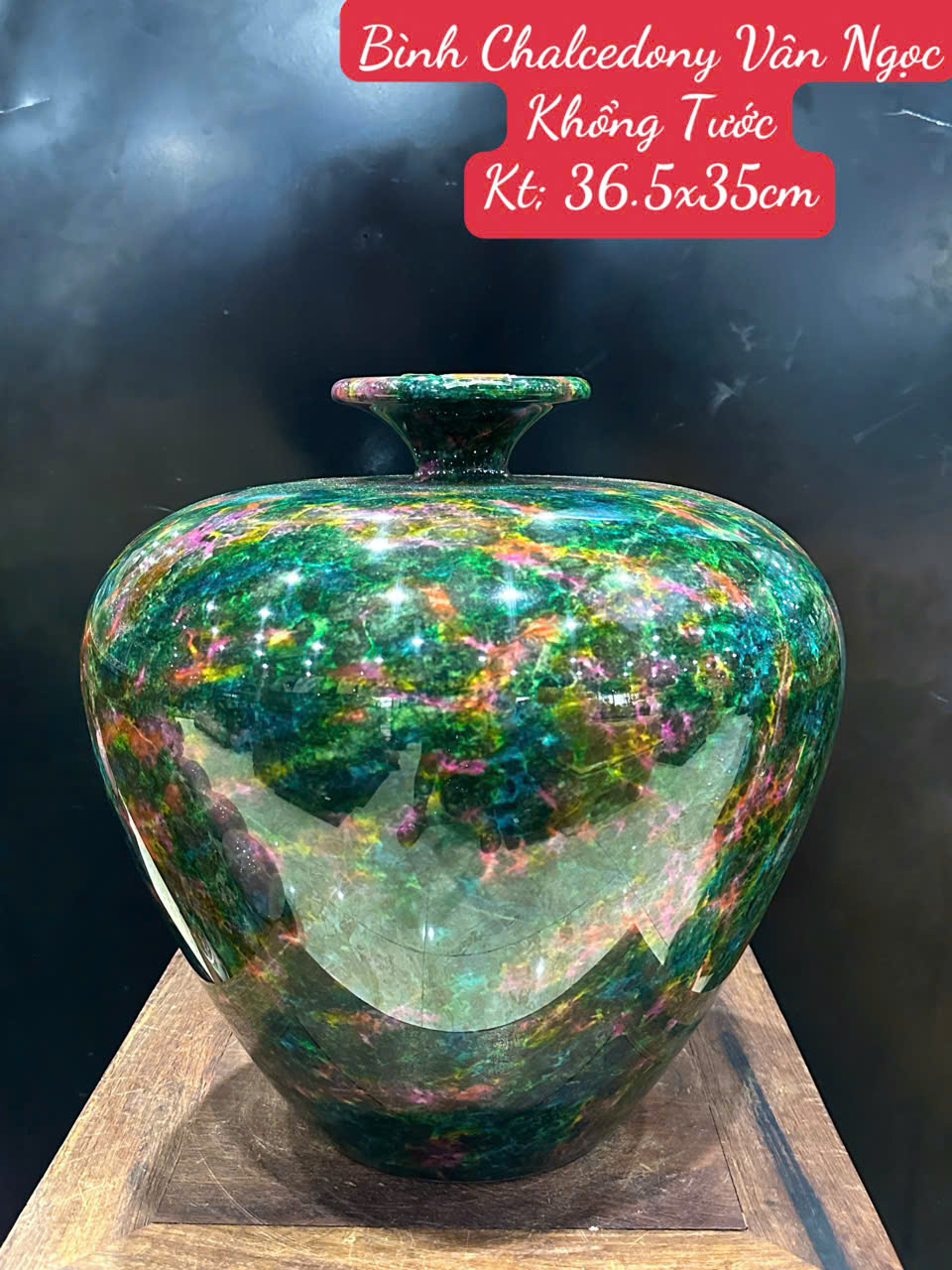 Bình Chalcedony Vân Ngọc Khổng Tước 36.5cm