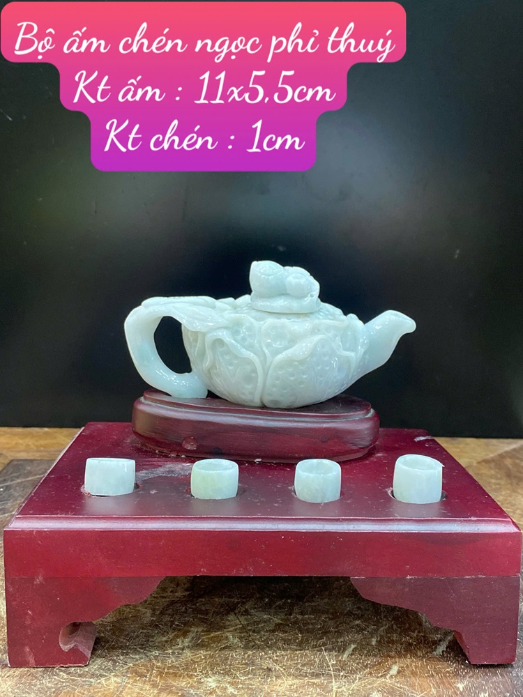 Bộ ấm chén ngọc phỉ thuý 11x5,5cm