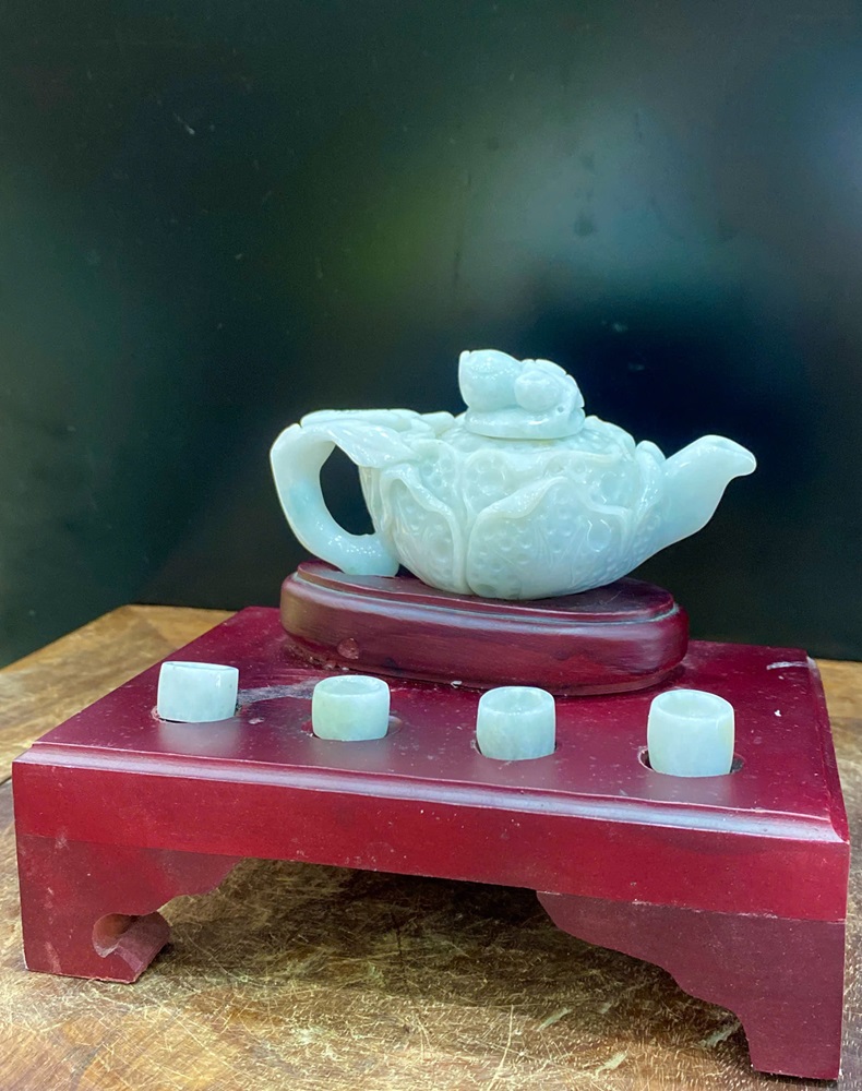 Bộ ấm chén ngọc phỉ thuý 11x5,5cm